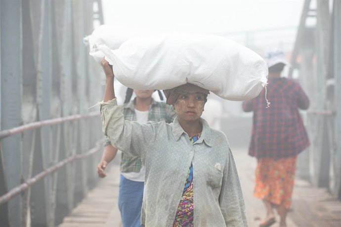 Archivo - Mujeres trabajando en el estado de Rajine
