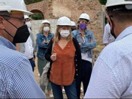 La consellera de Cultura de la Generalitat, Natlia Garriga, en l'obertura al públic del claustre major de la Cartoixa d'Escaladei.
