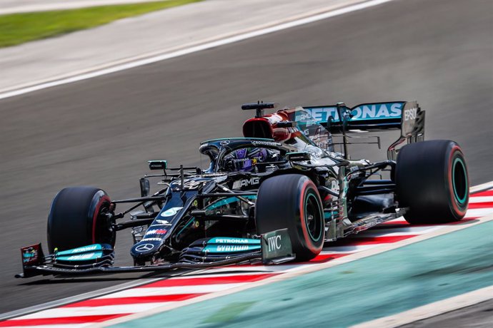 HAMILTON Lewis (gbr), Mercedes AMG F1 GP W12 E Performance, action during the Formula 1 Magyar Nagydij 2021, Hungarian Grand Prix, 11th round of the 2021 FIA Formula One World Championship from July 30 to August 1, 2021 on the Hungaroring, in Mogyorod, 