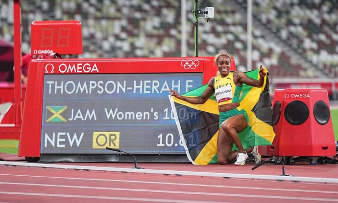 La jamaicana Elaine Thompson-Herah celebra el seu or a Tquio amb rcord olímpic (10.61)