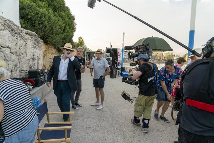 Imágenes del rodaje de un documental sobre Berlanga en la Playa de las Viudas de Peñíscola