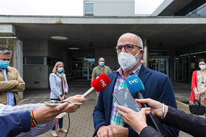 El consejero de Sanidad, Miguel Rodríguez, en declaraciones a los periodistas