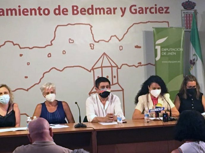 Mesa redonda sobre violencia de género en Bedmar y Garcíez (Jaén)