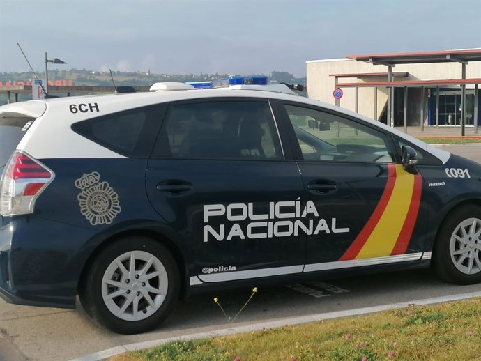Vehículo de la Policía Nacional en Oviedo.