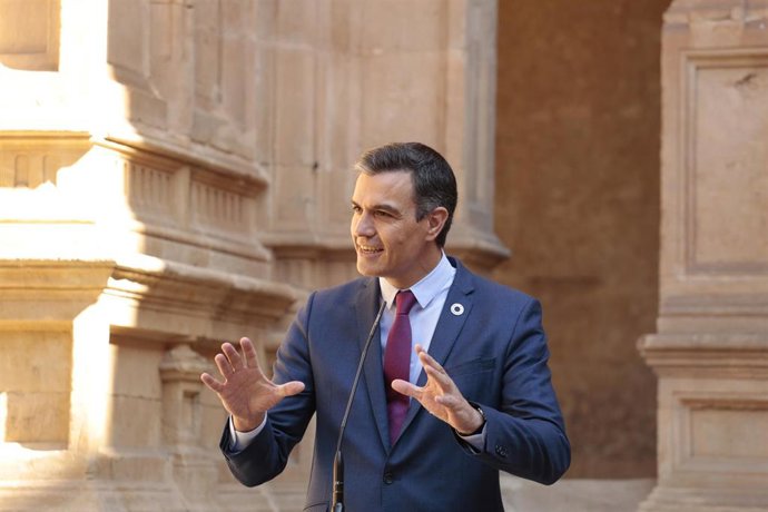 El presidente del Gobierno, Pedro Sánchez, comparece frente al Convento de San Esteban para celebrar la XXIV Conferencia de Presidentes, a 30 de julio de 2021, en Salamanca, Castilla y León (España). Los tres grandes temas a tratar en esta reunión, el m