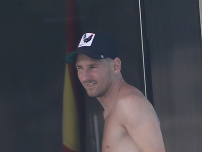 Archivo - Leo Messi durante sus vacaciones en Ibiza.