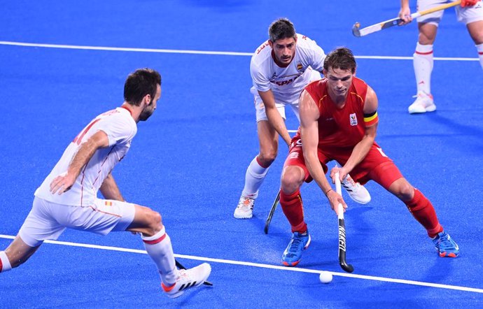 01 August 2021, Japan, Tokyo: Belgium's Felix Denayer (R) in action during the Men's Quarter-final filed hockey match between Belgium and Spain at the Oi Hockey Stadium North Pitch, in the course of the Tokyo 2020 Olympic Games. Photo: Rob Walbers/BELGA
