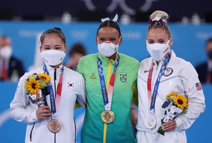 01 August 2021, Japan, Tokyo: (L-R) South Korea's bronze medallist Yeo Seojeong, Brazil's gold medallist Rebeca Andrade, and USA's silver medallist Mykayla Skinner celebrate in the course of the medal ceremony of the Women's Vault Artistic Gymnastics Fi