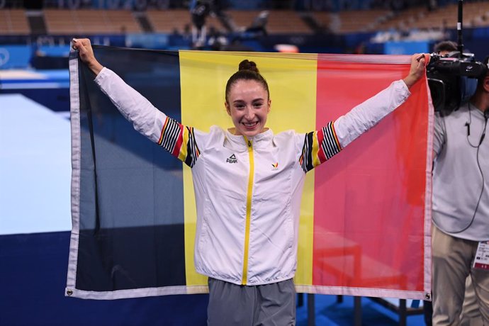 La belga Nina Derwael, or olímpic en barres asimtriques