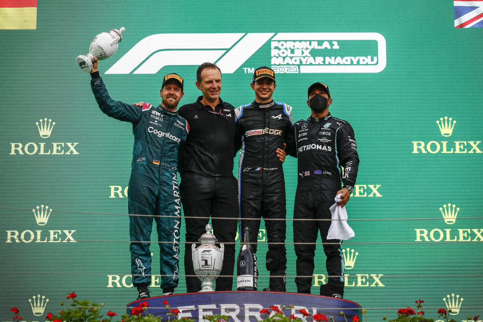 Esteban Ocon en el podio del Gran Premio de Hungría junto a Sebastian Vettel y Lewis Hamilton