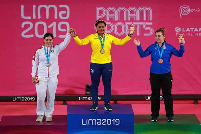Archivo - 29 July 2019, Peru, Lima: Mexican weightlifter Aremi Fuentes (L-R), Ecuadorian weightlifter Neisi Dajomes and American weightlifter Katherine Nye celebrate on the podium after wining their medals during the Multi-sport event Lima 2019 Pan Amer