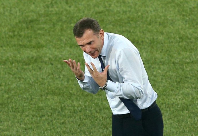 Andriy Shevchenko se queja durante un partido de la Eurocopa 2020