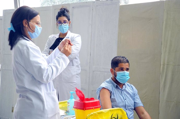 Archivo - Campaña de vacunación contra el coronavirus en Túnez