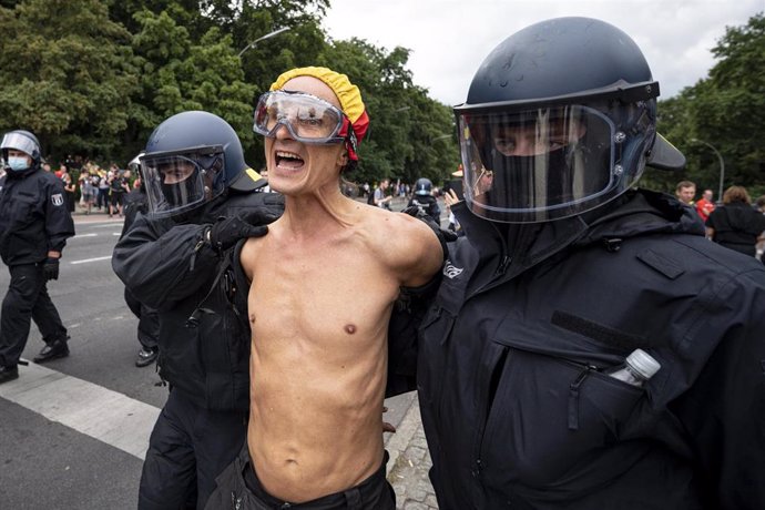 Manifestación en la capital de Alemania, Berlín, contra las medidas impuestas frente a la pandemia de coronavirus