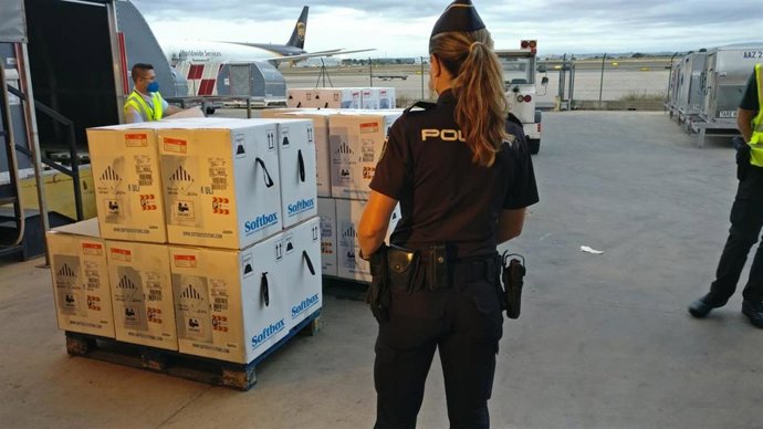 Llegada de vacunas a Manises