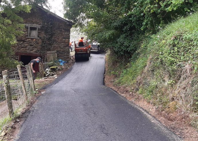 Trabajos de adecuación del camino de acceso al caserío Erramunto en el barrio Pekotxeta de Valcarlos