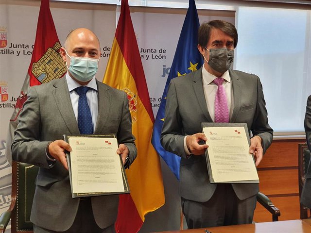 Firma del convenio para impulsar la empleabilidad del sector del transporte de mercancías por carretera.