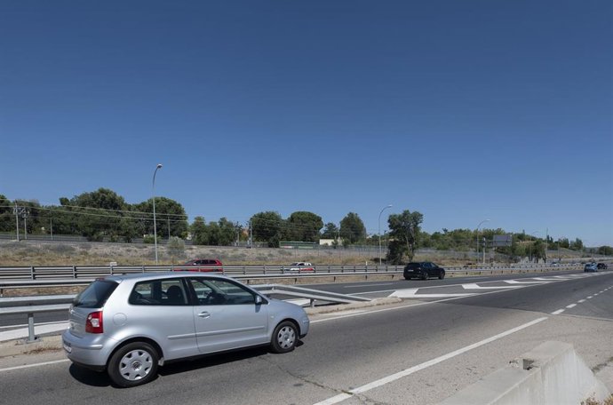 Un coche circula por la A3 en dirección Arganda del Rey, el día que arranca la operación salida de agosto 2021, a 30 de julio de 2021, en Madrid, (España). La operación salida 2021, que se inicia este viernes 30 de julio desde las 15 horas, se prolongar