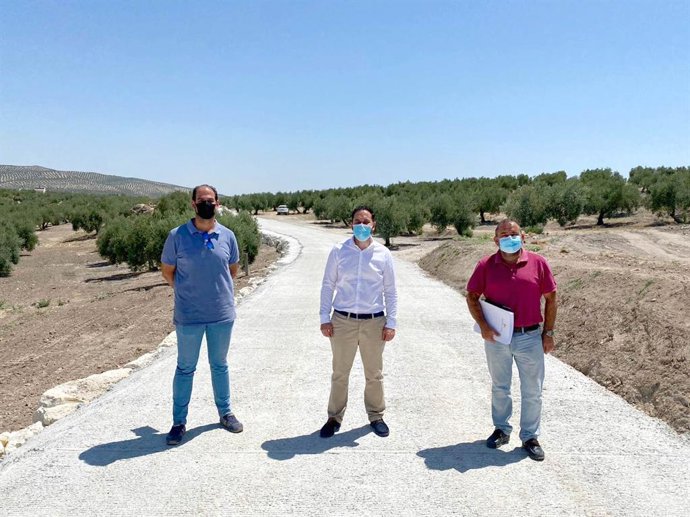 Visita del delegado de Infraestructuras Rurales de la Diputación a Valenzuela.