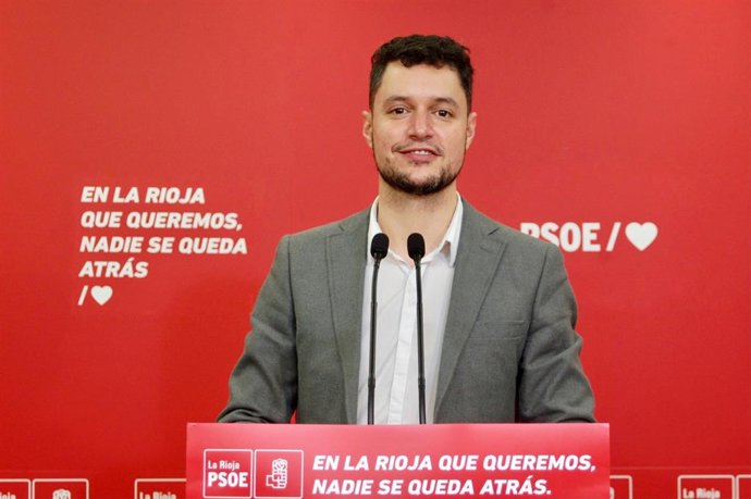 Archivo - El portavoz del PSOE, Raúl Díaz, en comparecencia de prensa