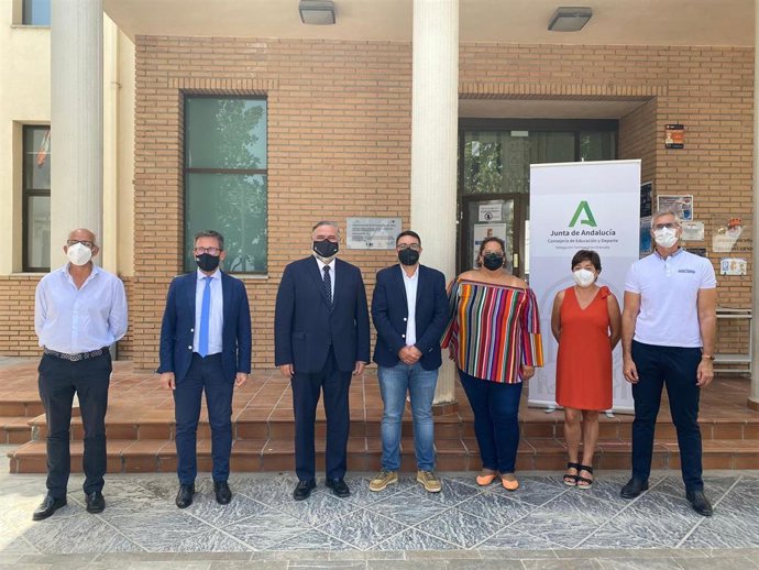 Visita de la Junta a Vegas del Genil en relación con nuevas infraestructuras educativas