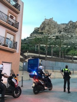 La Policía pone 83 denuncias por botellones y 23 por no cumplir el toque de queda el fin de semana en Alicante