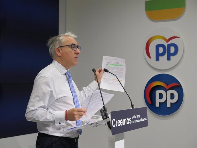 El portavoz del PP en el Parlamento, Jesús Ángel Garrido, en ruedad de prensa