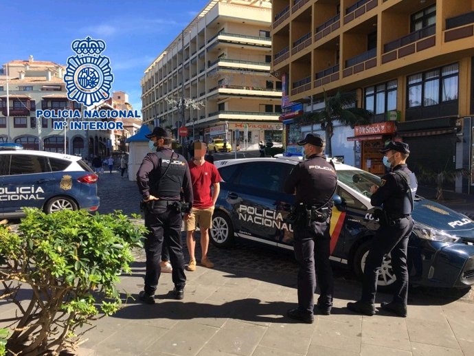 Archivo - Sucesos.- La Policía Nacional detiene en Tenerife a tres familiares por dos robos cometidos la misma noche
