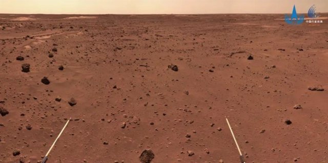 Imagen de la superficie de Marte tomada por el  rover Zhurong