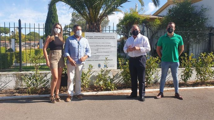 El delegado de Regeneración, Justicia y Administración Local en Huelva, Alfredo Martín, en su visita a Aljaraque.