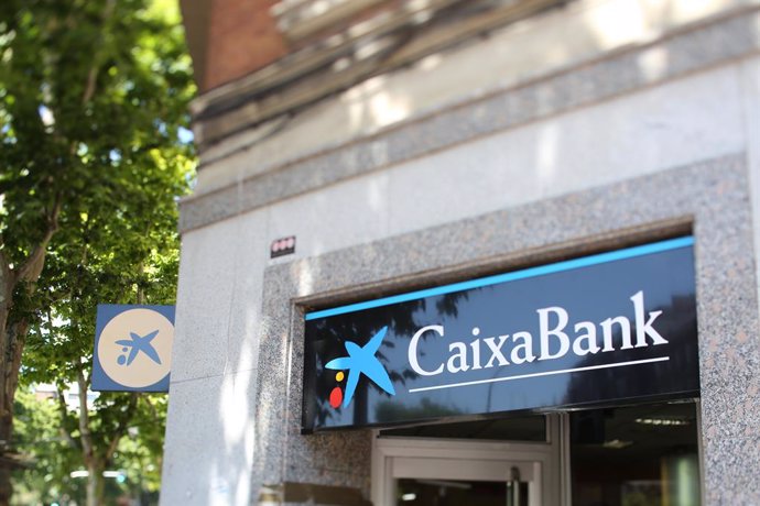 Una oficina de Caixabank, a 8 de juliol de 2021, a Madrid (Espanya).