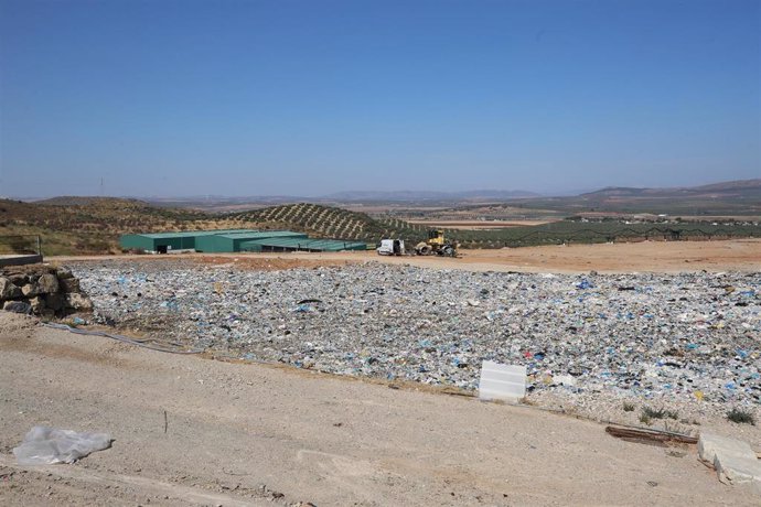 La Diputación reduce en 1,9 millones de euros las cuotas que abonan los 91 municipios del Consorcio de Residuos