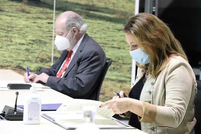 Archivo - Fernando Rodríguez Villalobos y Carmen Crespo en una imagen de archivo. 