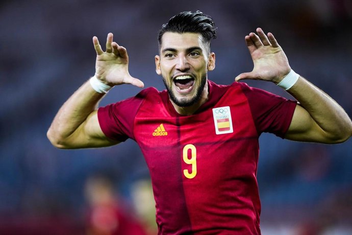 Rafa MIR celebra el 'hat-trick' ante Costa de Marfil en cuartos de final de los Juegos de Tokio