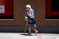 Sanidad ve un "ligero descenso" en los casos pero advierte de que "están bajando muy lentamente"