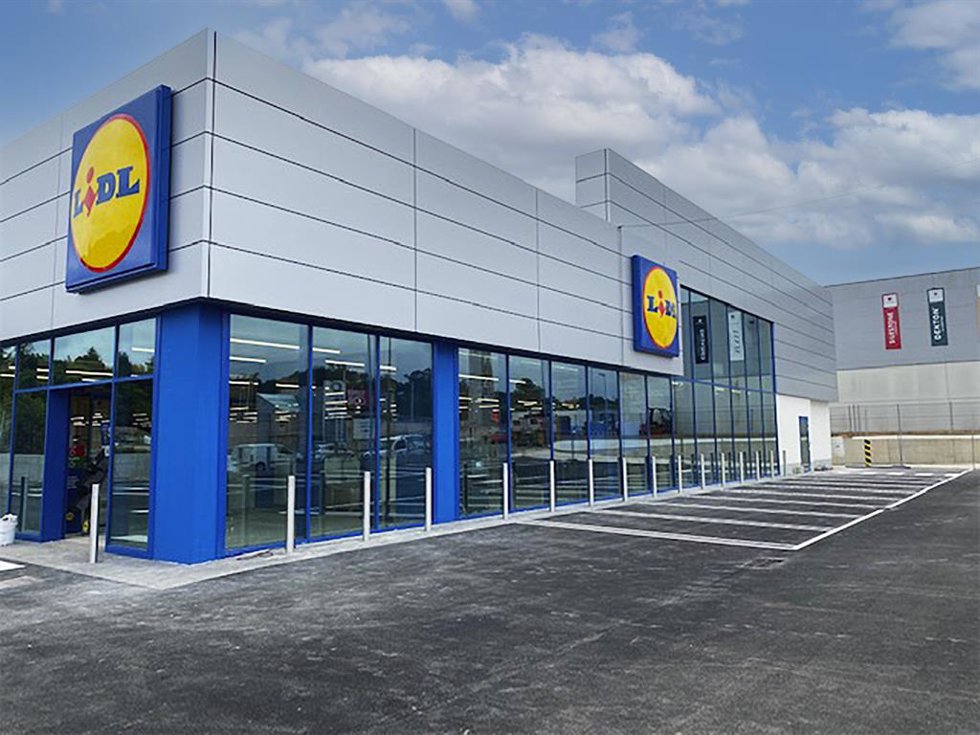 Archivo - Lidl reabre este jueves en Oleiros (A Coruña)