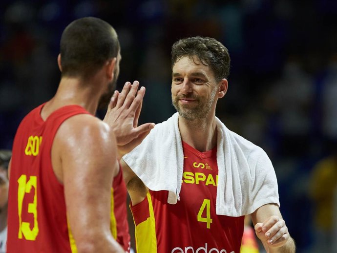 Archivo - Los hermanos Gasol, Pau y Marc, durtante un partido de la selección española.