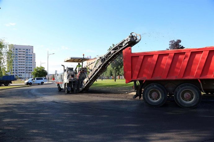 Asfaltado en una de las calles de la ciudad de León.