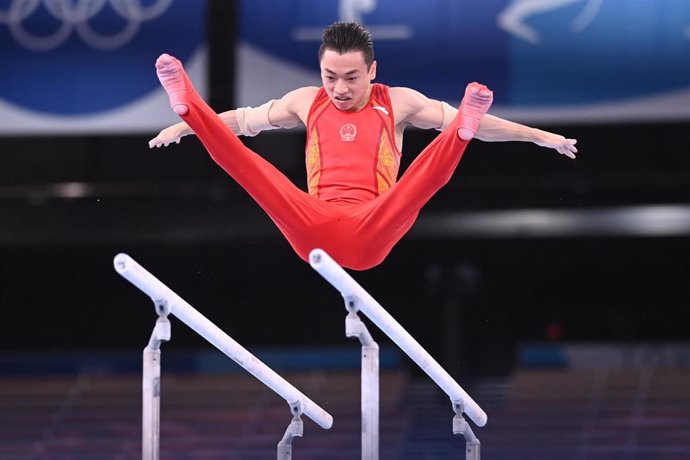 03 August 2021, Japan, Tokyo: China's Zou Jingyuan competes in the Men's parallel bars Final of the Artistic Gymnastics competition at the Ariake Gymnastics Centre during the Tokyo 2020 Olympic Games. Photo: Marijan Murat/dpa