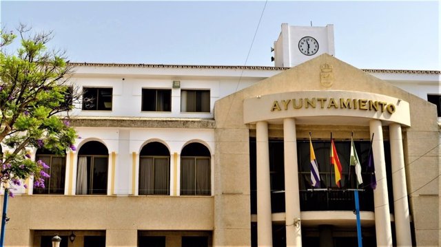 Archivo - Fachada del Ayuntamiento de Rincón de la Victoria (Málaga)