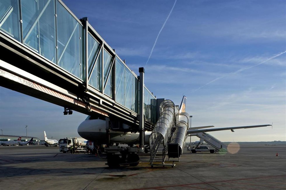 Archivo - Pista Aeropuerto de El Prat