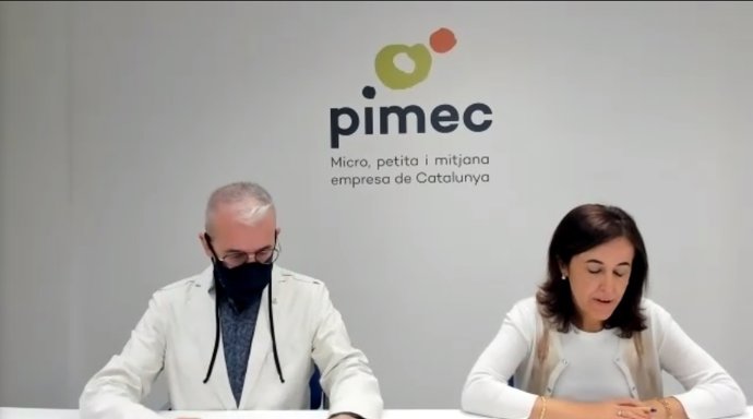 El secretario general de Pimec, Josep Ginesta, y la directora del área de trabajo de Pimec, Sílvia Miró, en la valoración telemática del paro de julio
