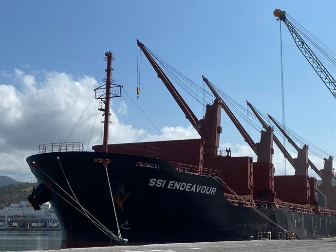 Buque SSI Endeavour en el puerto de Málaga.