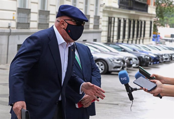 El comisario jubilado José Manuel Villarejo ofrece declaraciones a los medios de comunicación tras salir de la Audiencia Nacional para declarar en un juicio por una pieza del caso Tándem, a 6 de julio de 2021, en Madrid, (España)