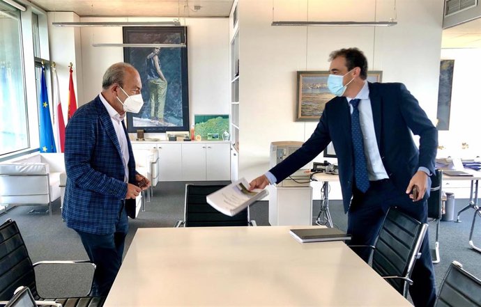 Marcano y el alcalde de Alfoz de Lloredo