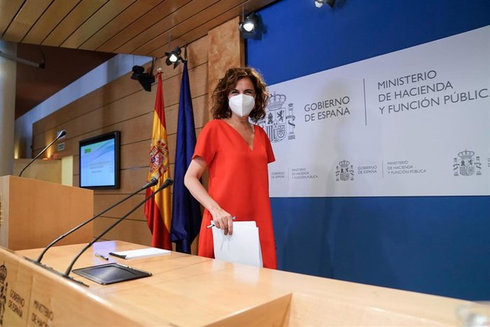 La ministra de Hacienda y Función Pública, Maria Jesús Montero, a su llegada a una rueda de prensa posterior a una reunión del Consejo de Política Fiscal y Financiera, a 28 de julio de 2021, en Madrid, (España). Durante su intervención ha informado sobr