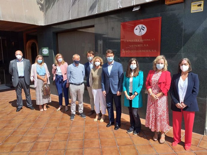 El consejero de Industria, Empleo y Promoción Económica del Principado de Asturias, Enrique Fernández, visita las instalaciones del Grupo G. Junquera en Gijón