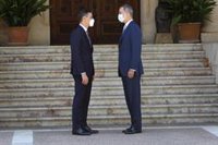 Sánchez traslada al Rey en Marivent el cambio "afortunadamente a mejor" del país en el último año