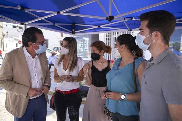 Archivo - Miembros del PP local.