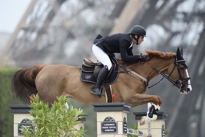 Archivo - Eduardo ALVAREZ AZNAR (ESP) riding SERINGAT, Le Figaroscope Prize during the Longines Paris Eiffel Jumping 2021, Longines Global Champions Tour Equestrian CSI 5 on June 25, 2021 at Champ de Mars in Paris, France - Photo Christophe Bricot / DPPI